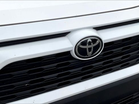 Used 2024 Toyota RAV4 XLE FWD image 30