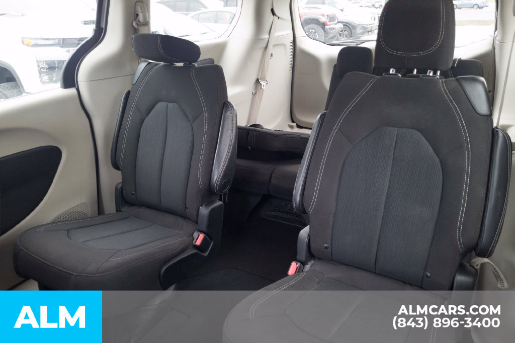 Used 2023 Chrysler Voyager LX FWD image 17
