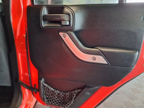 Used 2013 Jeep Wrangler Unlimited Sahara AWD/4WD image 10