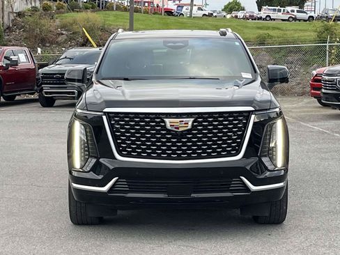 Used 2025 Cadillac Escalade Premium Luxury AWD/4WD image 2