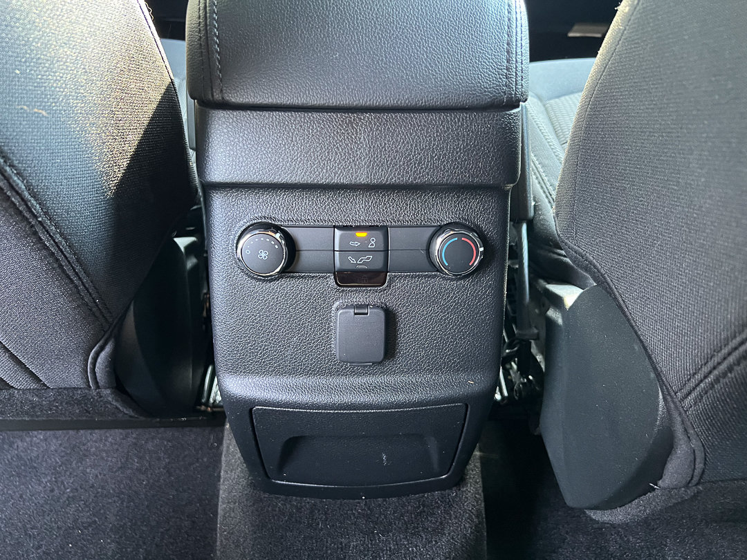 Used 2018 Ford Explorer XLT w/ Equipment Group 201A FWD image 30