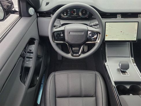 Certified 2025 Land Rover Range Rover Evoque Dynamic SE image 6
