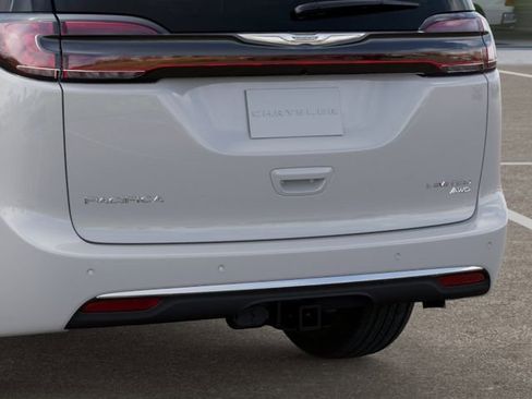 New 2026 Chrysler Pacifica Limited w/ Trailer Tow Group image 13