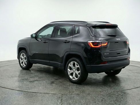 Used 2025 Jeep Compass Latitude AWD/4WD image 6
