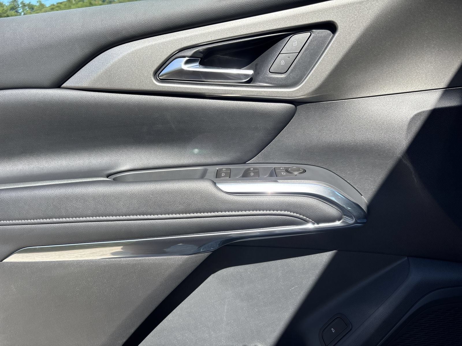 New 2027 Chevrolet Traverse LT FWD image 16