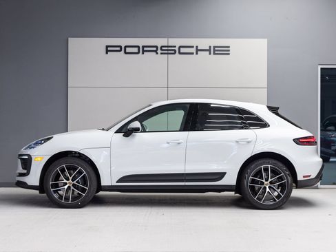 Certified 2026 Porsche Macan AWD/4WD image 2