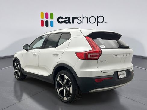 Used 2021 Volvo XC40 T5 Momentum w/ Premium Package image 3