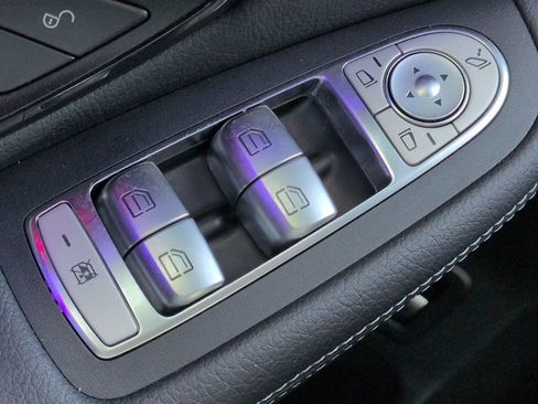 Certified 2022 Mercedes-Benz GLC 300 image 24