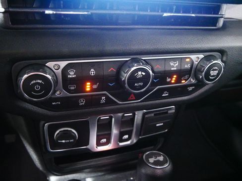 Used 2025 Jeep Wrangler Sport AWD/4WD image 22