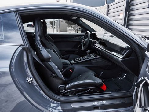 Used 2025 Porsche 911 GT3 RWD image 29