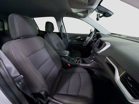 Used 2024 GMC Terrain SLE image 27