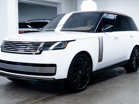 Used 2023 Land Rover Range Rover SV image 3
