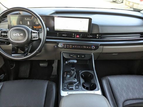 Used 2025 Kia Carnival image 26