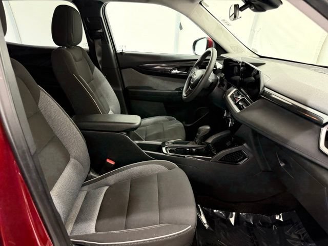Used 2025 Chevrolet TrailBlazer LT AWD/4WD image 19