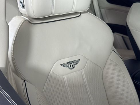 Used 2021 Bentley Bentayga AWD/4WD image 25