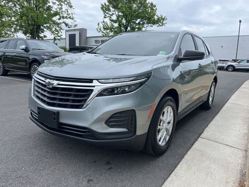 Used 2023 Chevrolet Equinox LS FWD image 3