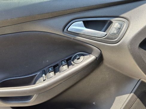Used 2017 Ford Focus SEL FWD image 11