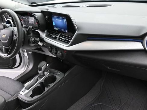 Used 2024 Chevrolet Trax LS w/ LS Convenience Package FWD image 33
