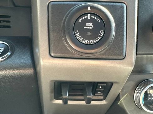 Used 2020 Ford Expedition XLT w/ Equipment Group 202A AWD/4WD image 12