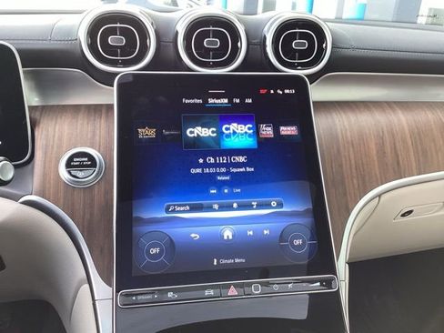 Used 2025 Mercedes-Benz GLC 300 4MATIC image 32