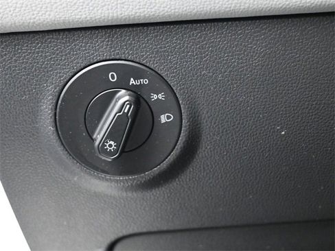 Used 2022 Volkswagen Taos SE image 21