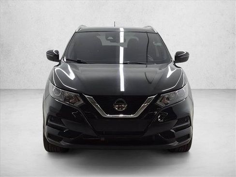 Used 2020 Nissan Rogue Sport SV FWD image 2