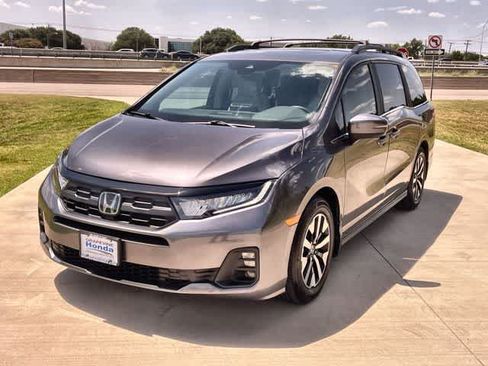 Certified 2025 Honda Odyssey EX-L image 2