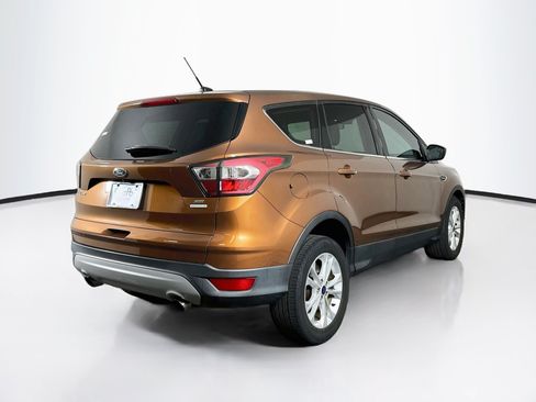 Used 2017 Ford Escape SE FWD image 9