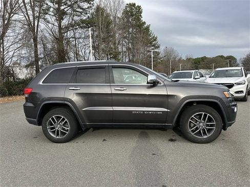 Used 2017 Jeep Grand Cherokee Limited w/ Trailer Tow Group IV image 6