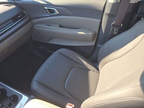 New 2026 Kia Carnival EX FWD image 16