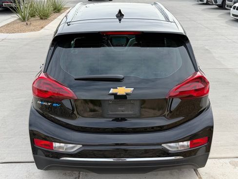 Used 2020 Chevrolet Bolt Premier w/ Infotainment Package FWD image 5