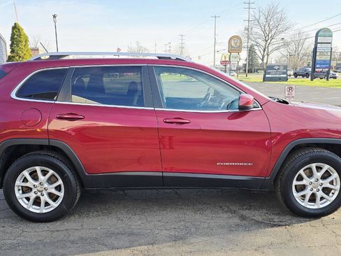 Used 2015 Jeep Cherokee Latitude w/ Cold Weather Group AWD/4WD image 8