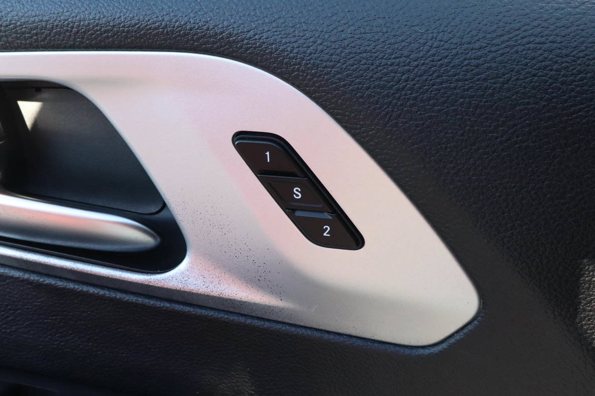 Used 2025 Chrysler Pacifica Limited FWD image 15