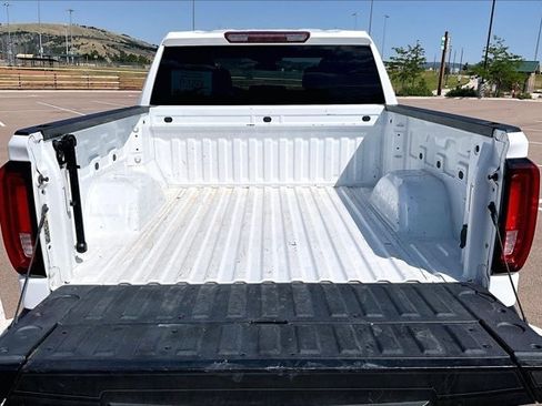 Used 2025 GMC Sierra 1500 SLT AWD/4WD image 7