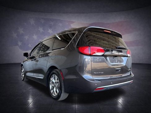 Used 2019 Chrysler Pacifica Limited w/ Advanced Safetytec Group FWD image 3