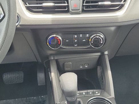 Used 2025 Chevrolet TrailBlazer LS FWD image 18