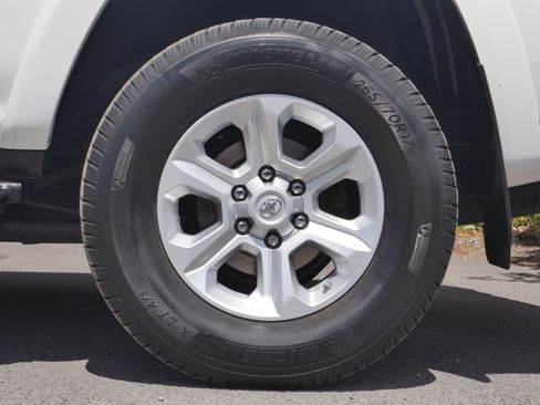 Used 2016 Toyota 4Runner SR5 AWD/4WD image 15