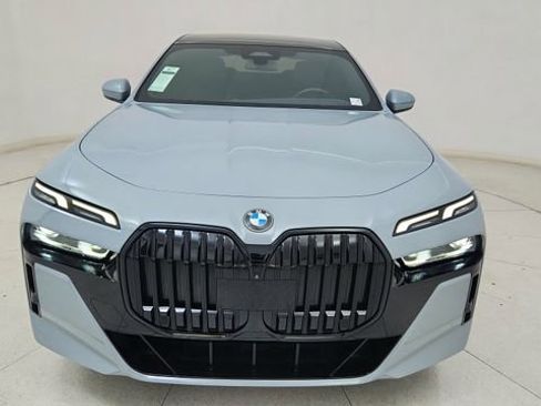 Used 2024 BMW 740i xDrive w/ Premium Package image 13