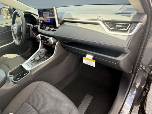 Used 2025 Toyota RAV4 LE image 33