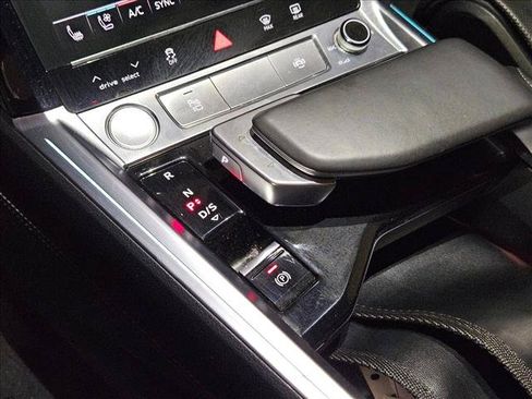 Used 2019 Audi e-tron Prestige w/ Prestige Package AWD/4WD image 12