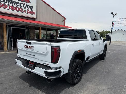 Used 2024 GMC Sierra 2500 AT4 w/ AT4 Premium Plus Package AWD/4WD image 4