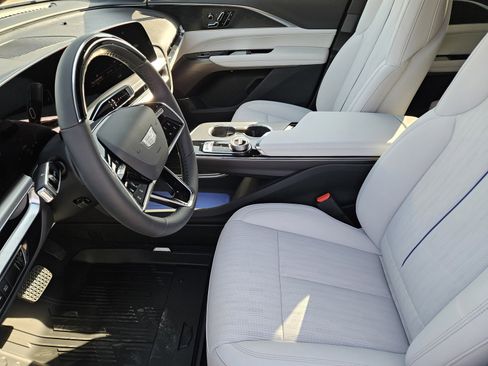 New 2026 Cadillac Lyriq Sport w/ LPO, Floor Liner Package AWD/4WD image 9