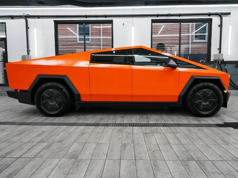 Used 2024 Tesla Cybertruck AWD Crew Cab image 5