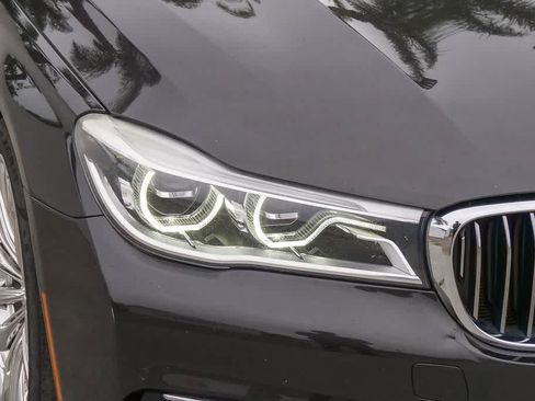 Used 2017 BMW 750i RWD image 4