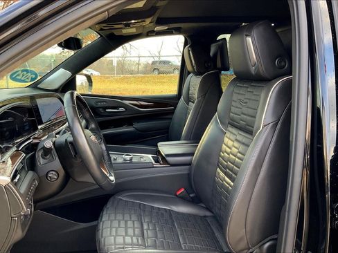 Used 2021 Cadillac Escalade ESV Sport Platinum w/ Heavy-Duty Trailer Package AWD/4WD image 23