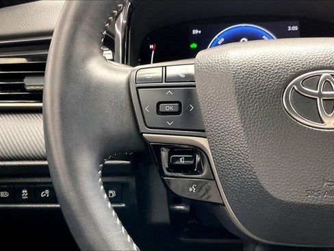 Used 2025 Toyota Camry SE w/ Convenience Package image 20