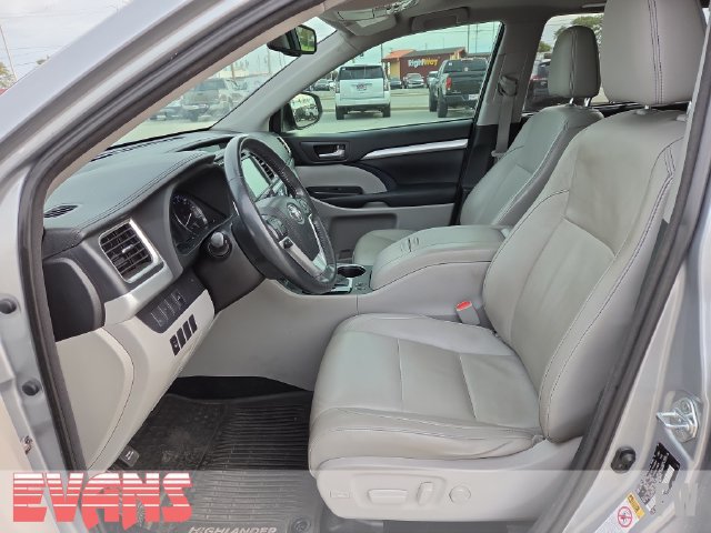 Used 2015 Toyota Highlander XLE AWD/4WD image 18