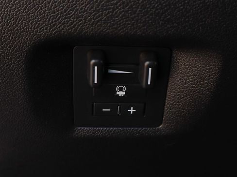Used 2013 Chevrolet Suburban 2500 LT AWD/4WD image 21