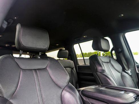 Used 2023 Jeep Wagoneer L Series II image 17