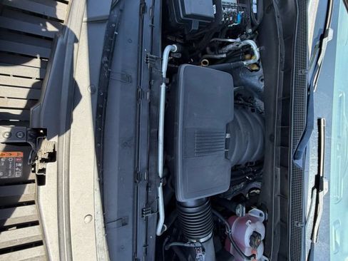 Used 2021 Chevrolet Suburban LT AWD/4WD image 36
